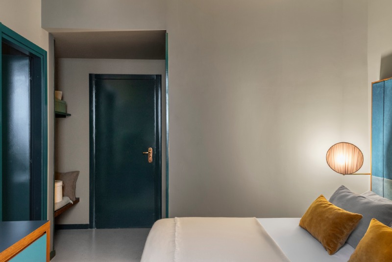 Standard design room entrance featuring dark blue lacquered doors, wooden shelf niche and modern wall lamp - Hotel Milani, BZAR hotels in Rome